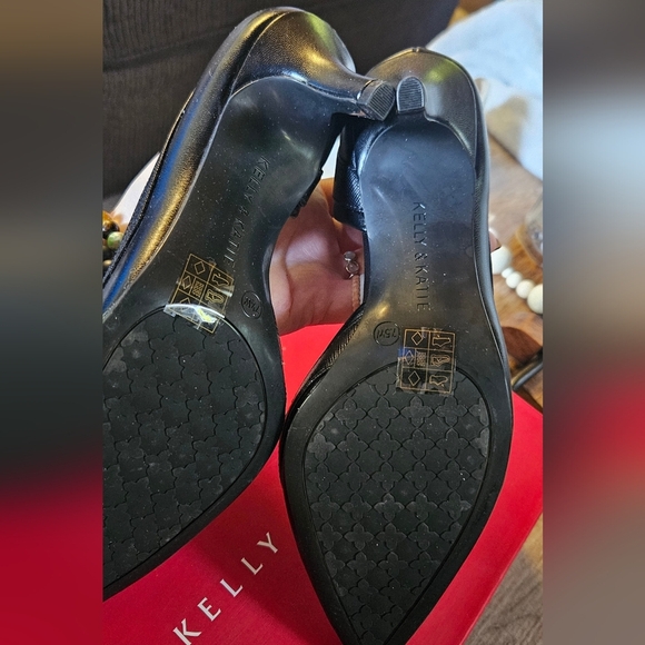 Elegant Black Women's Pumps 7.5 - Picture 3 of 7
